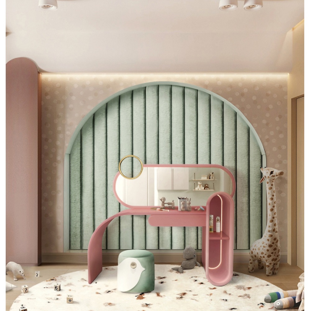 BUBBLE GUM DESK 04