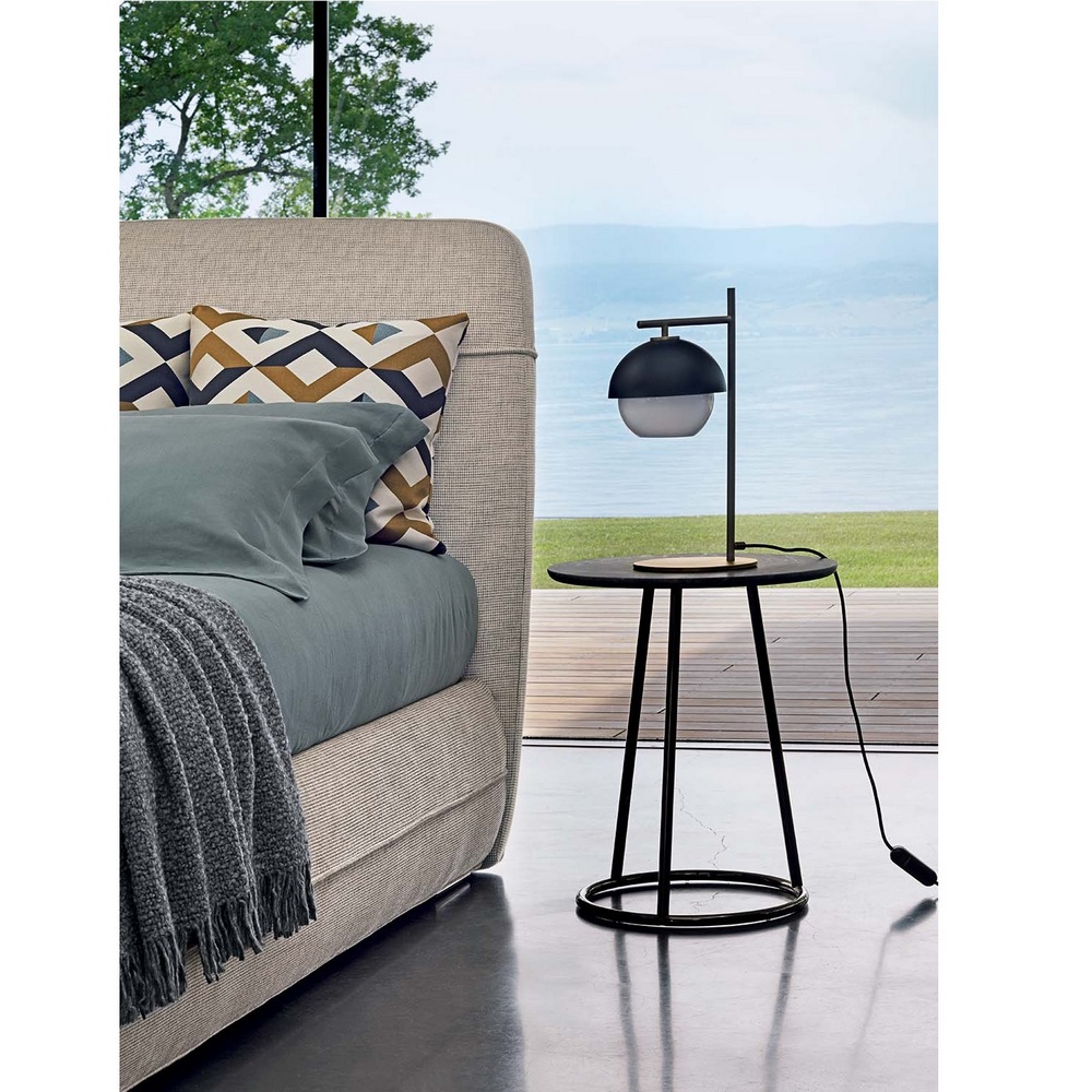 Angle table 01 Flou